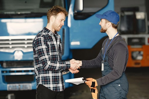 Customer and driver discussing freight solutions for professional trucking services in Southfield, MI.